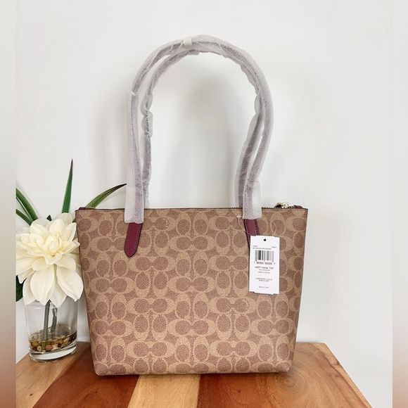 NWT Coach Fiona‎ Zip Tote Bag In Signature Canvas With Horse And Carriage Print - Picture 4 of 7